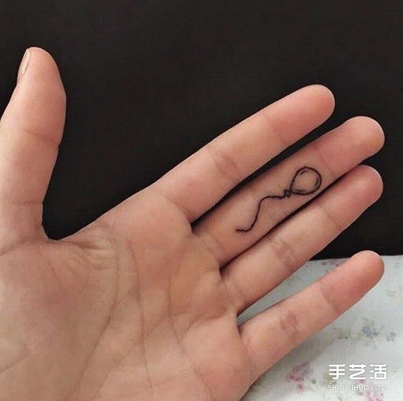 在指尖上許愿 優(yōu)雅手指紋身圖案的迷人魅力 -  rpnrmr.com