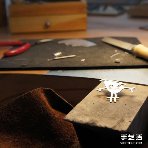 不復(fù)返的童年涂鴉 制作成金屬墜子永恒紀(jì)念！ -  rpnrmr.com
