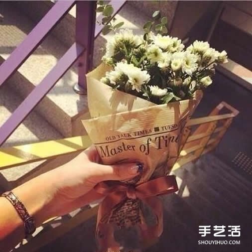 牛皮紙包花束圖解 用牛皮紙包花的方法圖片 -  rpnrmr.com