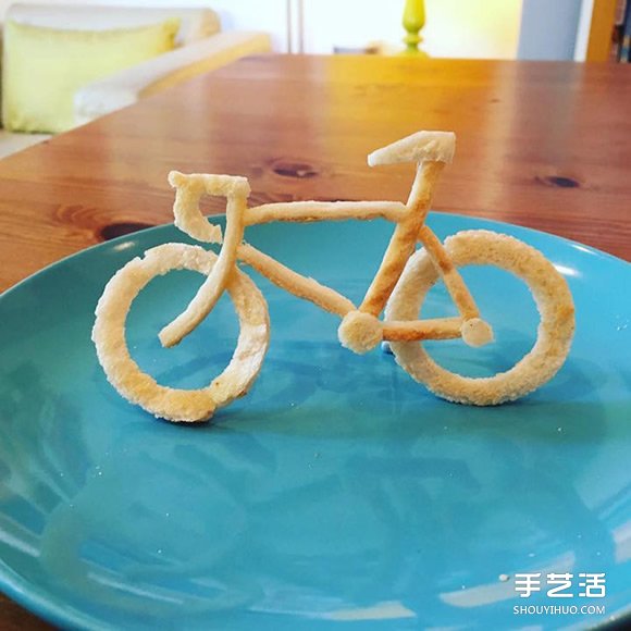 愛心老爸的面包雕刻作品 讓過敏女兒吃得開心 -  rpnrmr.com