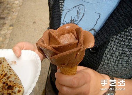不尋常材質(zhì)制作而成的玫瑰花 不但好看還好吃 -  rpnrmr.com