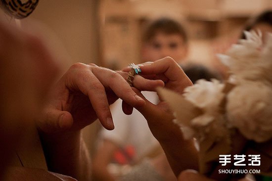 瓦楞紙制作的城鎮(zhèn) 宣傳環(huán)保回收再利用的理念 -  rpnrmr.com