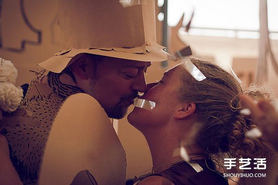 瓦楞紙制作的城鎮(zhèn) 宣傳環(huán)保回收再利用的理念 -  rpnrmr.com