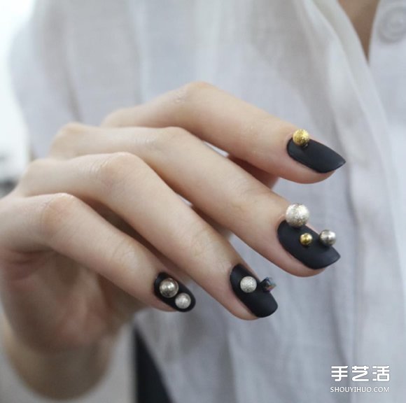讓指甲也一起換秋裝 霧感指彩怎么擦都時髦 -  rpnrmr.com