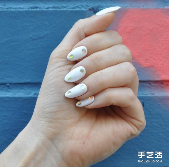 讓指甲也一起換秋裝 霧感指彩怎么擦都時髦 -  rpnrmr.com