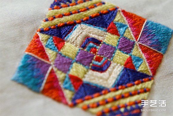 前衛(wèi)設(shè)計(jì)與傳統(tǒng)手工刺繡結(jié)合 感受全新的美好 -  rpnrmr.com