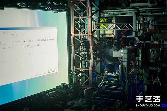 超酷炫！利用大量模型零件改裝而成的臺(tái)式電腦 -  rpnrmr.com