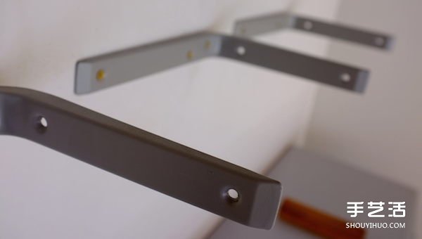 裂開的木板別丟掉 利用樹脂改造成時尚家具 -  rpnrmr.com