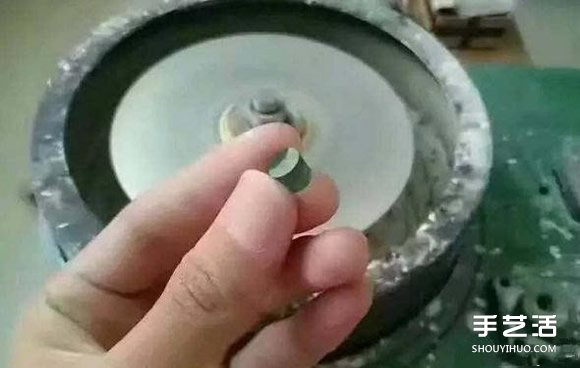 啤酒瓶做鉆石怎么做 啤酒瓶磨成綠鉆全過程 -  rpnrmr.com