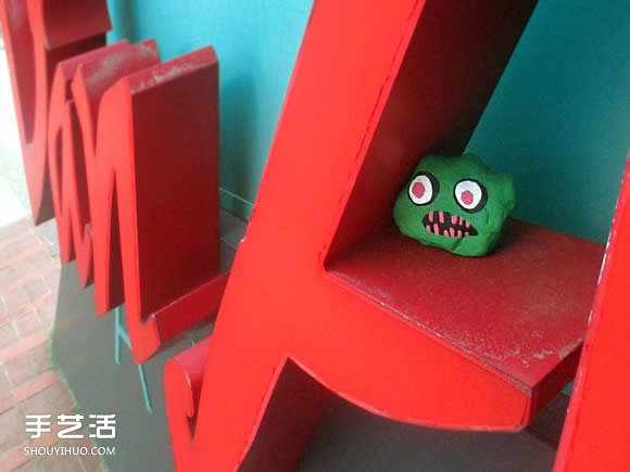一年畫遍1000顆 讓人想收藏的可愛石頭畫作品 -  rpnrmr.com