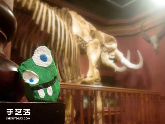 一年畫遍1000顆 讓人想收藏的可愛石頭畫作品 -  rpnrmr.com