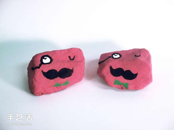 一年畫遍1000顆 讓人想收藏的可愛石頭畫作品 -  rpnrmr.com