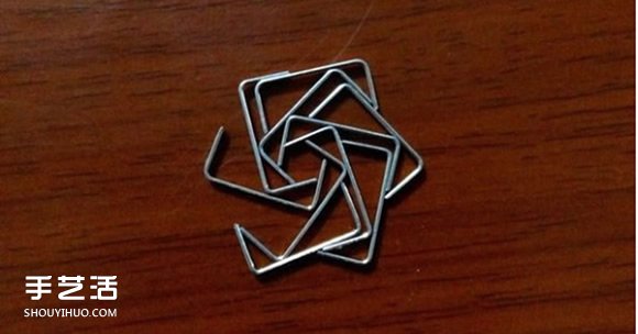 訂書(shū)釘玫瑰花制作圖解 用訂書(shū)釘做玫瑰的步驟 -  rpnrmr.com