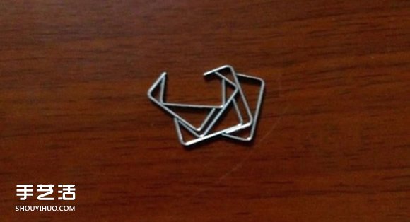 訂書(shū)釘玫瑰花制作圖解 用訂書(shū)釘做玫瑰的步驟 -  rpnrmr.com