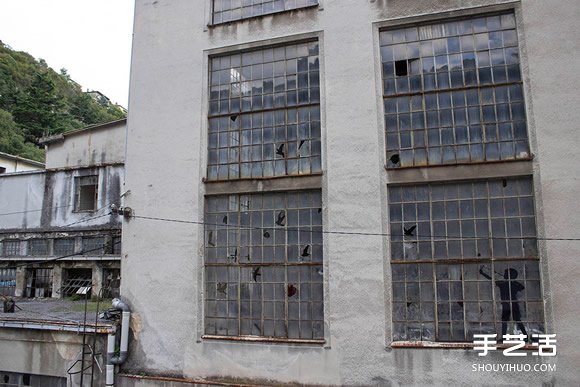 藝術(shù)家的幽默 讓廢棄建筑物的破窗不再可怕 -  rpnrmr.com