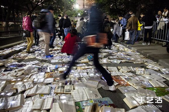 白晝之夜:一萬本書流落多倫多街頭的藝術(shù)活動 -  rpnrmr.com