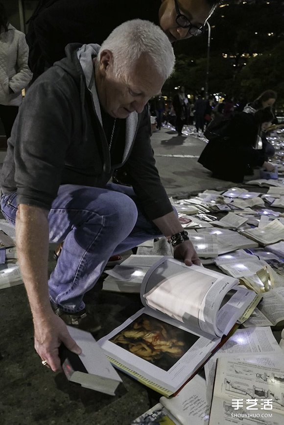 白晝之夜:一萬本書流落多倫多街頭的藝術(shù)活動 -  rpnrmr.com