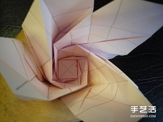 日本折紙大師的復雜玫瑰花折紙教程步驟圖解 -  rpnrmr.com