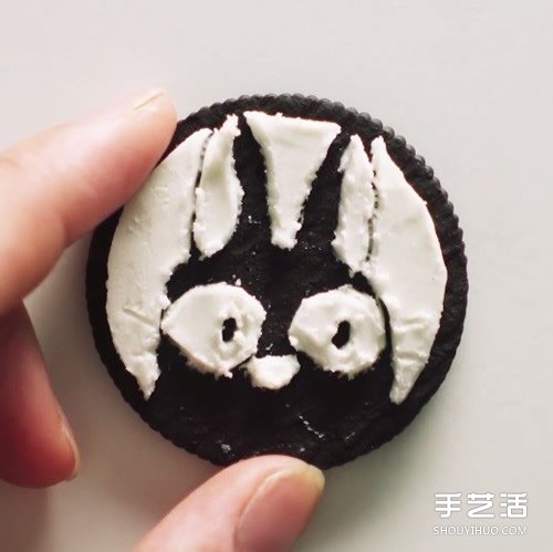 只需要一根牙簽 你就能在餅干上剔出動畫角色 -  rpnrmr.com
