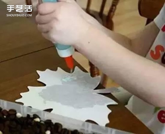豆子拼貼楓葉的教程 拼貼樹葉的方法用豆子 -  rpnrmr.com