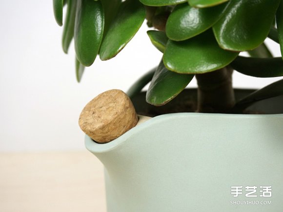 歪腰，我缺水了！自平衡花盆讓澆水有跡可循 -  rpnrmr.com