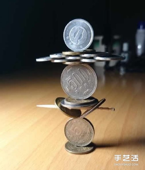 超牛平衡術(shù)表演 硬幣平衡游戲這么玩才夠強(qiáng)！ -  rpnrmr.com