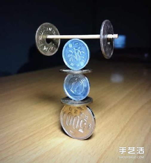 超牛平衡術(shù)表演 硬幣平衡游戲這么玩才夠強(qiáng)！ -  rpnrmr.com