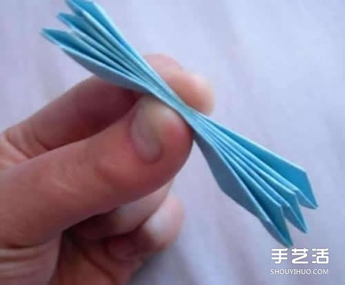 簡單紙花的做法圖解 六花瓣的花折紙教程 -  rpnrmr.com