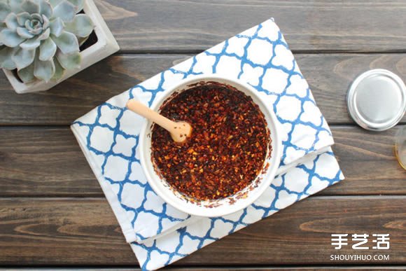 簡單百搭辣油DIY 不覆蓋食物原味的辣椒醬做法 -  rpnrmr.com