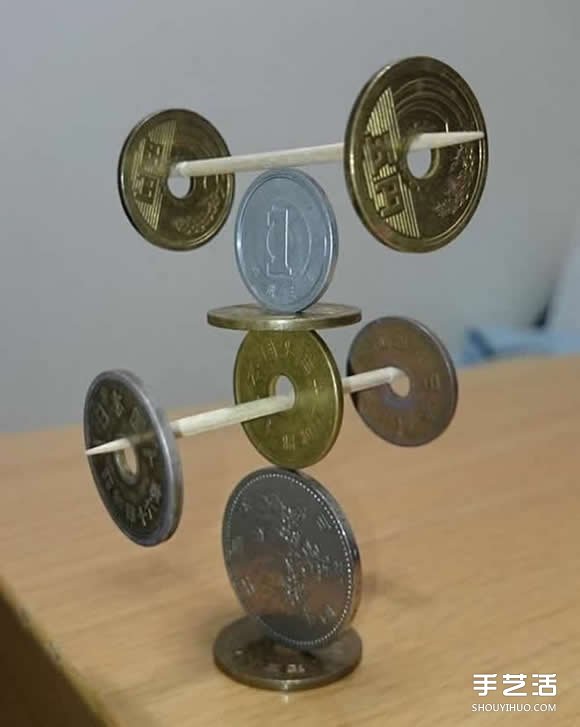 高難度平衡游戲 平衡高手用硬幣挑戰(zhàn)堆疊極限 -  rpnrmr.com