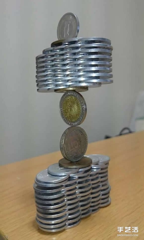高難度平衡游戲 平衡高手用硬幣挑戰(zhàn)堆疊極限 -  rpnrmr.com