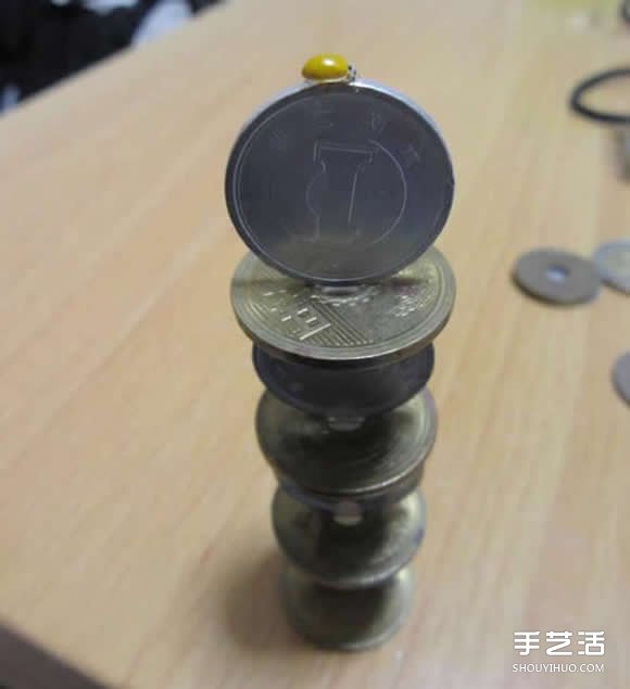 高難度平衡游戲 平衡高手用硬幣挑戰(zhàn)堆疊極限 -  rpnrmr.com