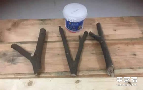 樹杈手工制作掛衣服用的掛鉤架過程步驟圖解 -  rpnrmr.com