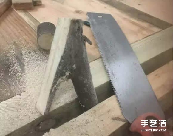 樹杈手工制作掛衣服用的掛鉤架過程步驟圖解 -  rpnrmr.com