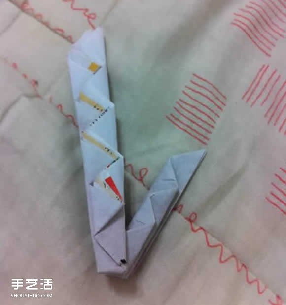 骷髏手骨的折紙方法圖解 萬(wàn)圣節(jié)恐怖骷髏手折法 -  rpnrmr.com