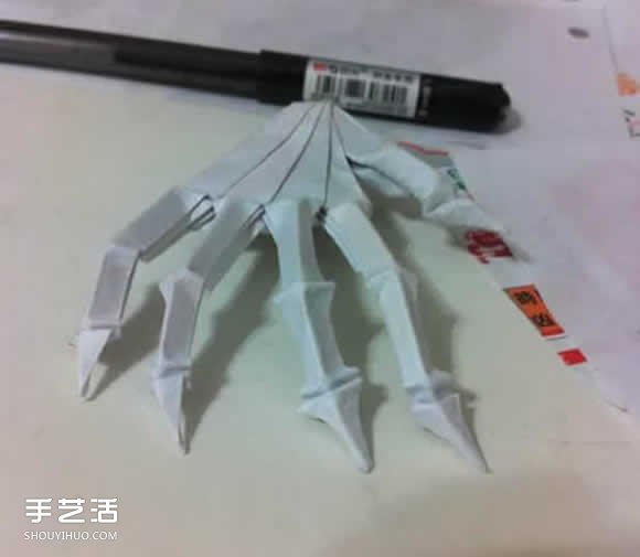 骷髏手骨的折紙方法圖解 萬(wàn)圣節(jié)恐怖骷髏手折法 -  rpnrmr.com