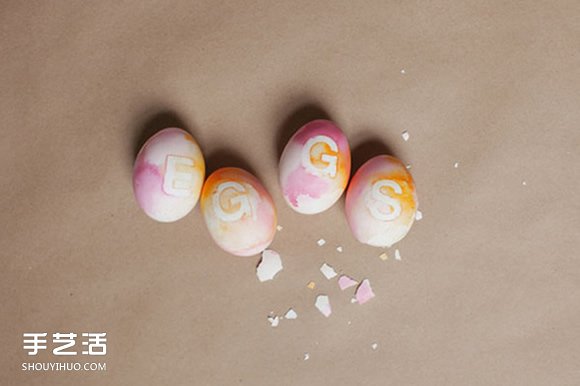 利用水彩彩繪和紋身貼紙DIY漂亮的雞蛋裝飾品 -  rpnrmr.com