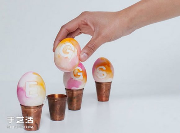 利用水彩彩繪和紋身貼紙DIY漂亮的雞蛋裝飾品 -  rpnrmr.com