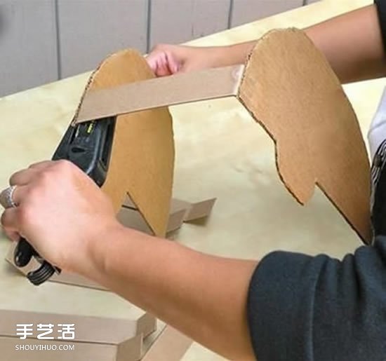 幼兒露營(yíng)車手工制作 簡(jiǎn)單瓦楞紙露營(yíng)車的做法 -  rpnrmr.com