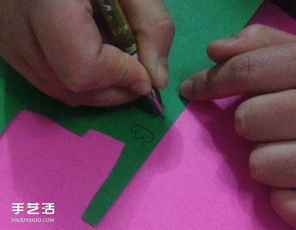 草莓卡紙書簽制作方法 剪紙草莓書簽的做法 -  rpnrmr.com