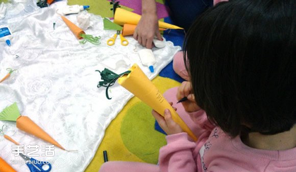 幼兒園胡蘿卜手工制作 簡(jiǎn)單紙胡蘿卜的做法 -  rpnrmr.com