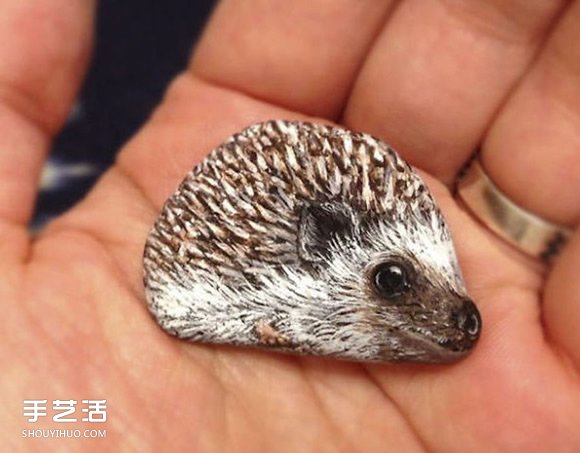 畫(huà)出動(dòng)物的仿真姿態(tài) 藝術(shù)家展現(xiàn)石頭畫(huà)的美感 -  rpnrmr.com