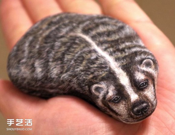 畫(huà)出動(dòng)物的仿真姿態(tài) 藝術(shù)家展現(xiàn)石頭畫(huà)的美感 -  rpnrmr.com