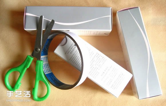 化妝品盒廢物利用DIY制作墻上擱板的方法 -  rpnrmr.com
