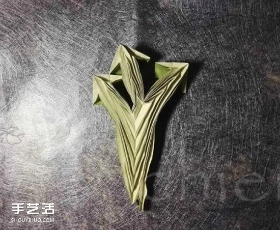 三生玫瑰花的折紙圖解 一張紙折出三朵玫瑰花 -  rpnrmr.com