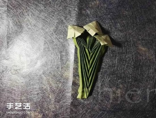 三生玫瑰花的折紙圖解 一張紙折出三朵玫瑰花 -  rpnrmr.com