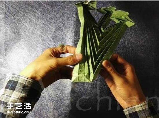 三生玫瑰花的折紙圖解 一張紙折出三朵玫瑰花 -  rpnrmr.com