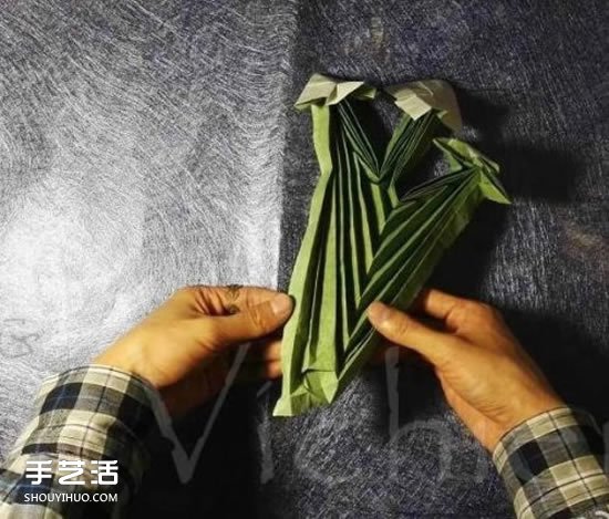 三生玫瑰花的折紙圖解 一張紙折出三朵玫瑰花 -  rpnrmr.com
