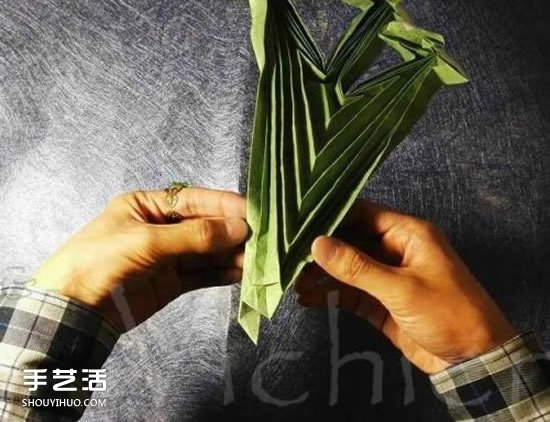 三生玫瑰花的折紙圖解 一張紙折出三朵玫瑰花 -  rpnrmr.com