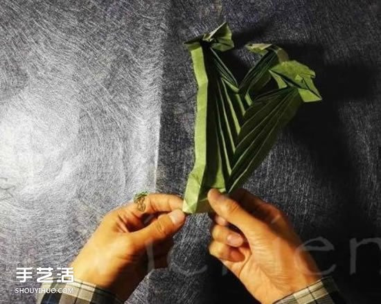 三生玫瑰花的折紙圖解 一張紙折出三朵玫瑰花 -  rpnrmr.com